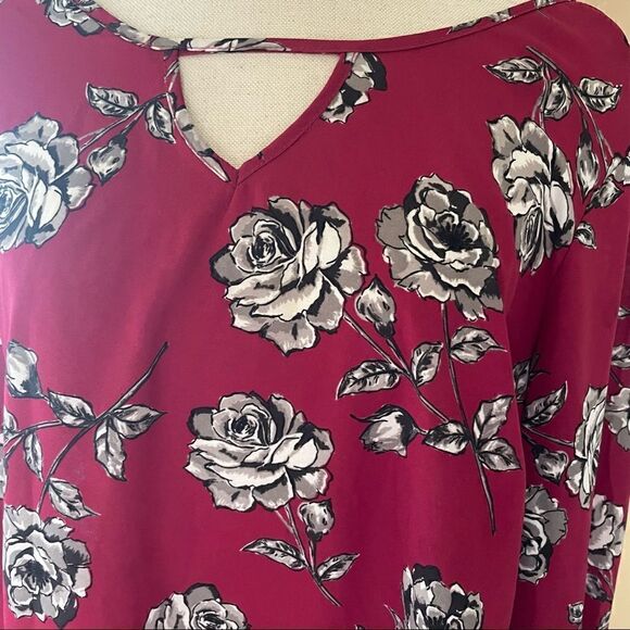 Torrid size 0 (large) keyhole floral blouse - Picture 4 of 9